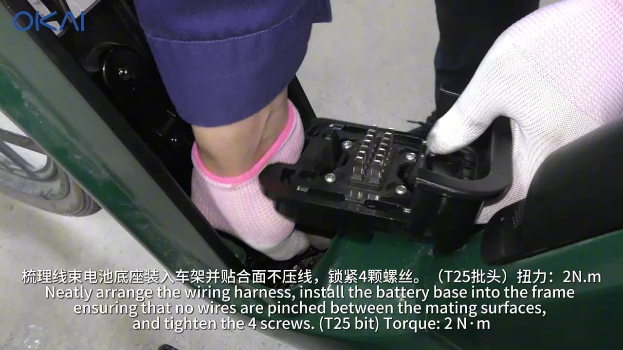 OKAI EB100B harness arranged inside the battery base
