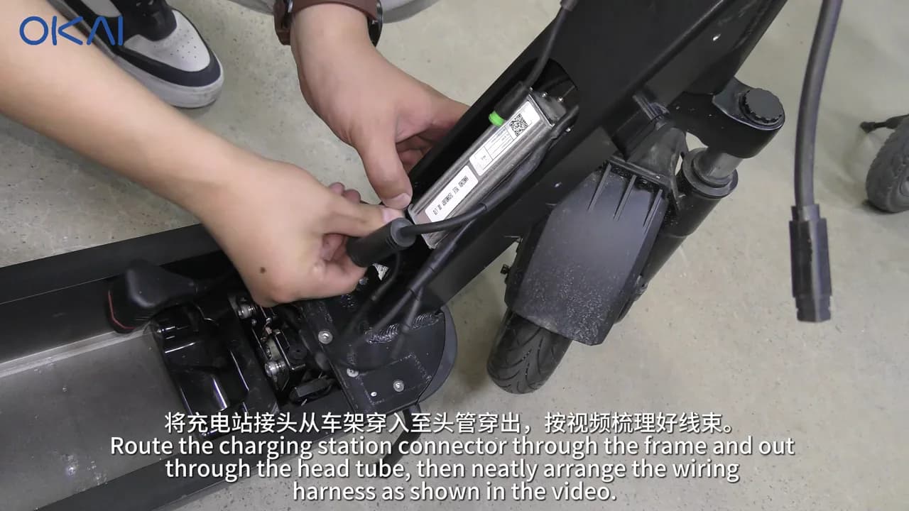 OKAI ES400A charging-station harness routed through the frame