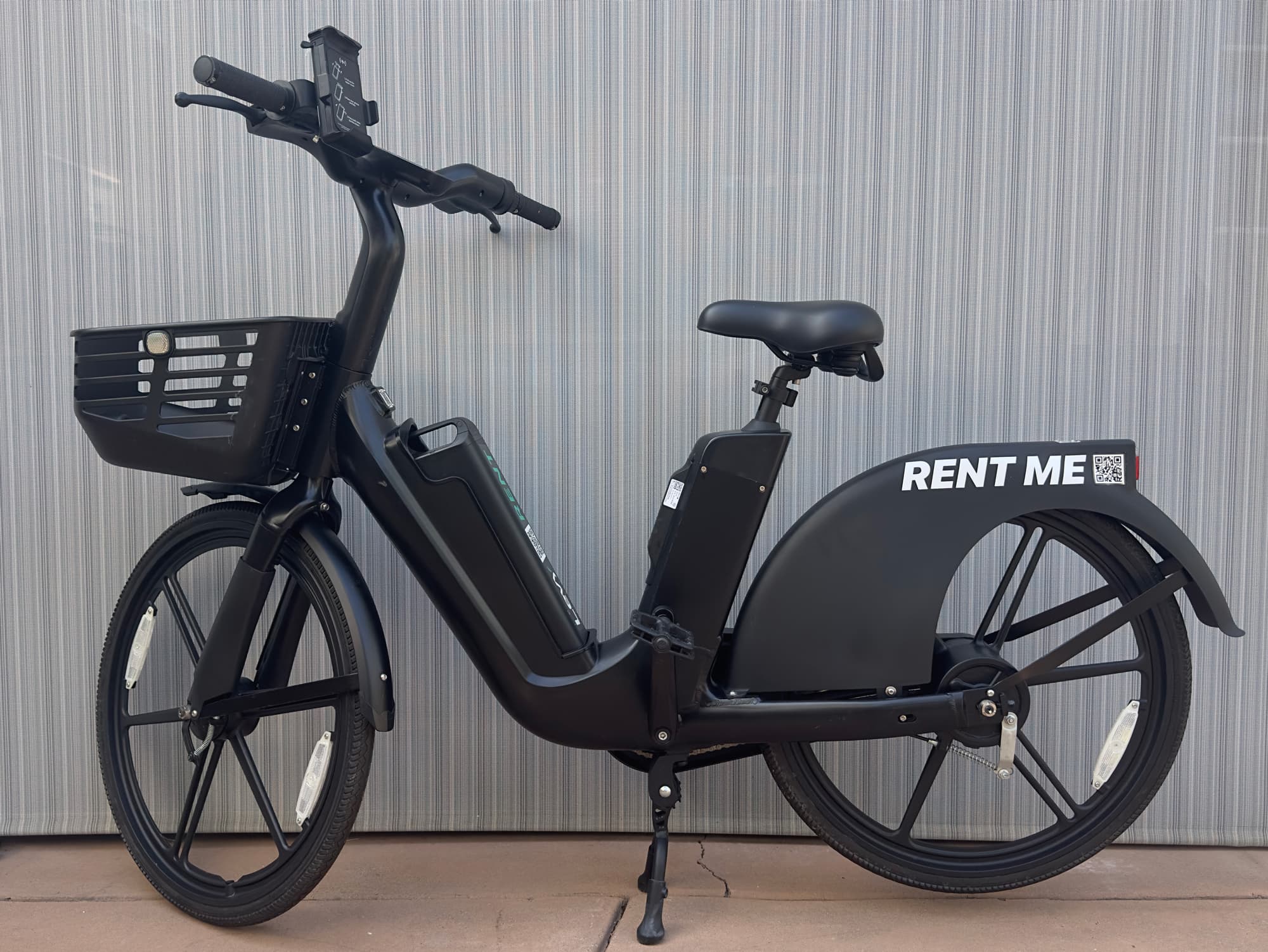 Levy delivery e-bike with phone mount and rider-ready controls