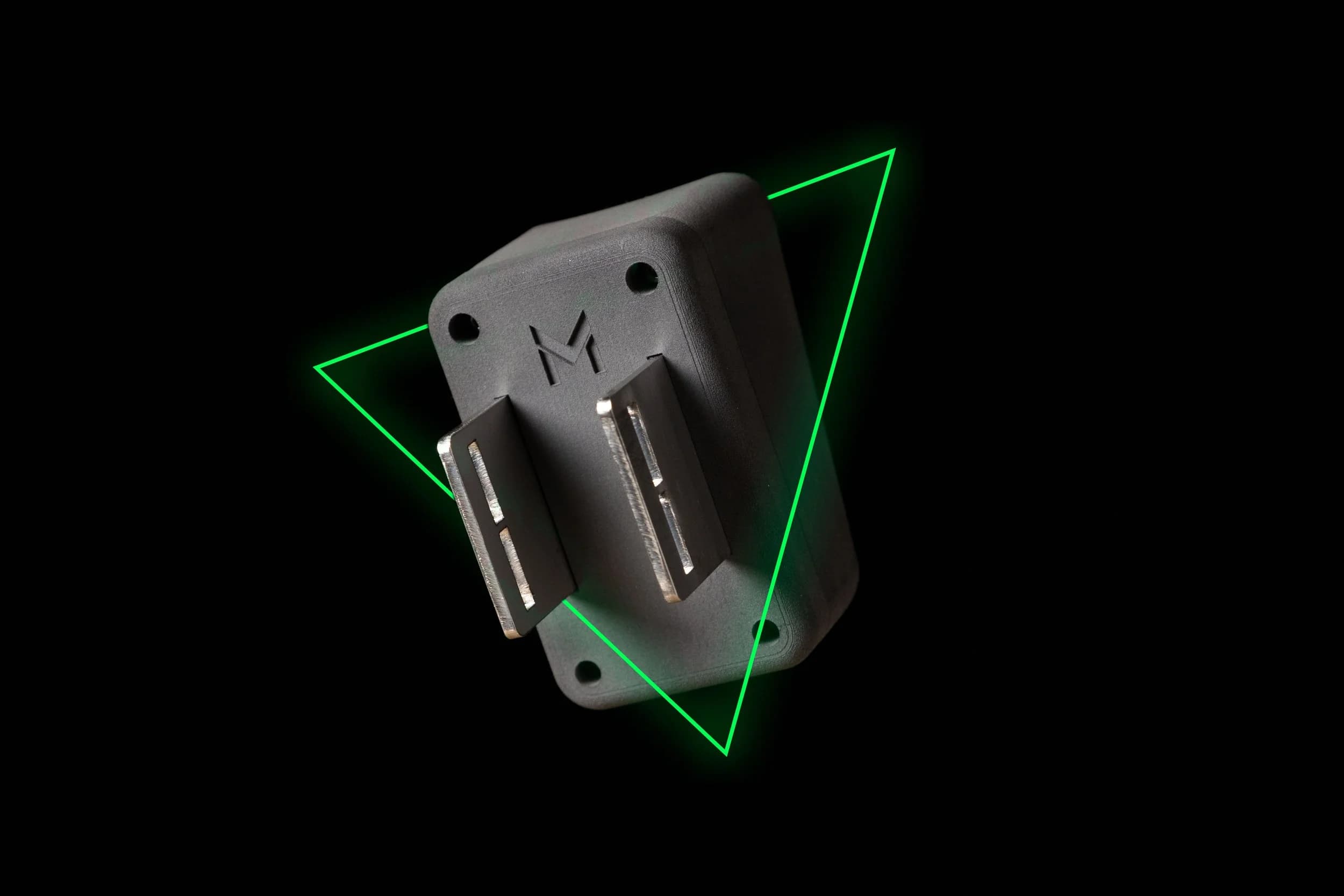 Kuhmute MCLS-10 Charging Hub - Primary view