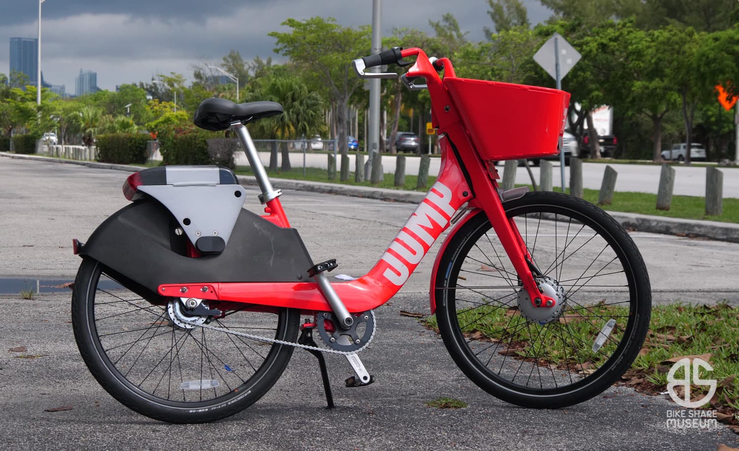Jump/Uber Jump E-bike - side profile view