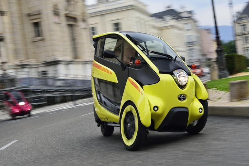 Toyota i-Road - side profile view