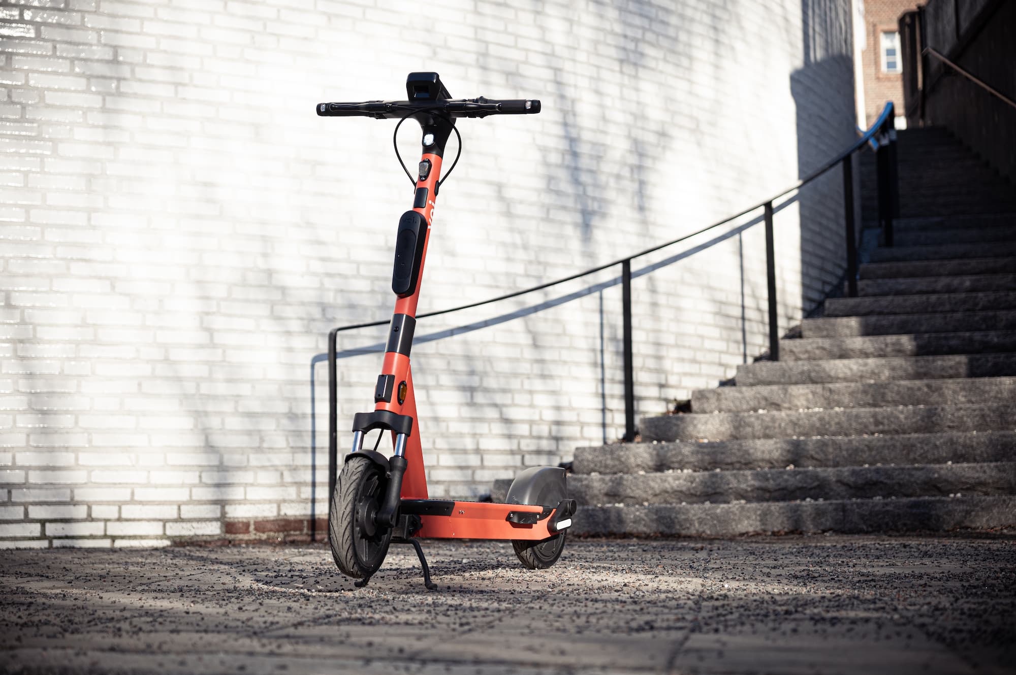 Voi Technology Voiager 5 - side profile view