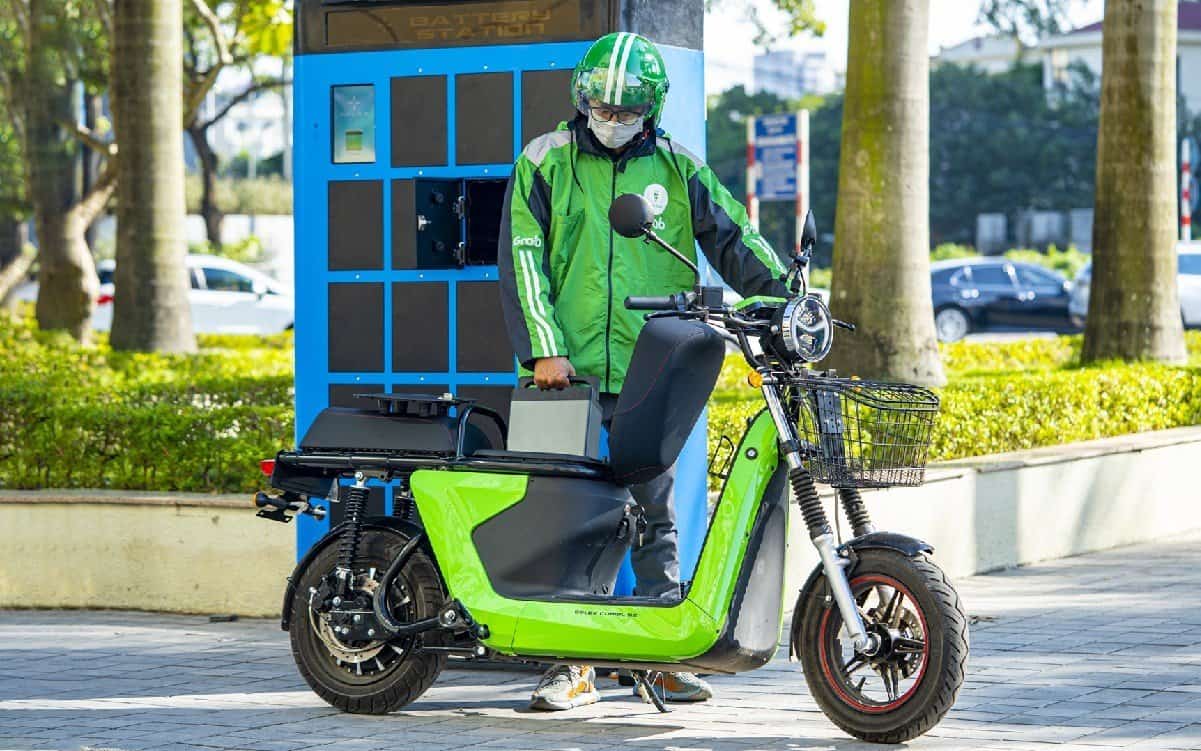 Selex Motors battery swap station